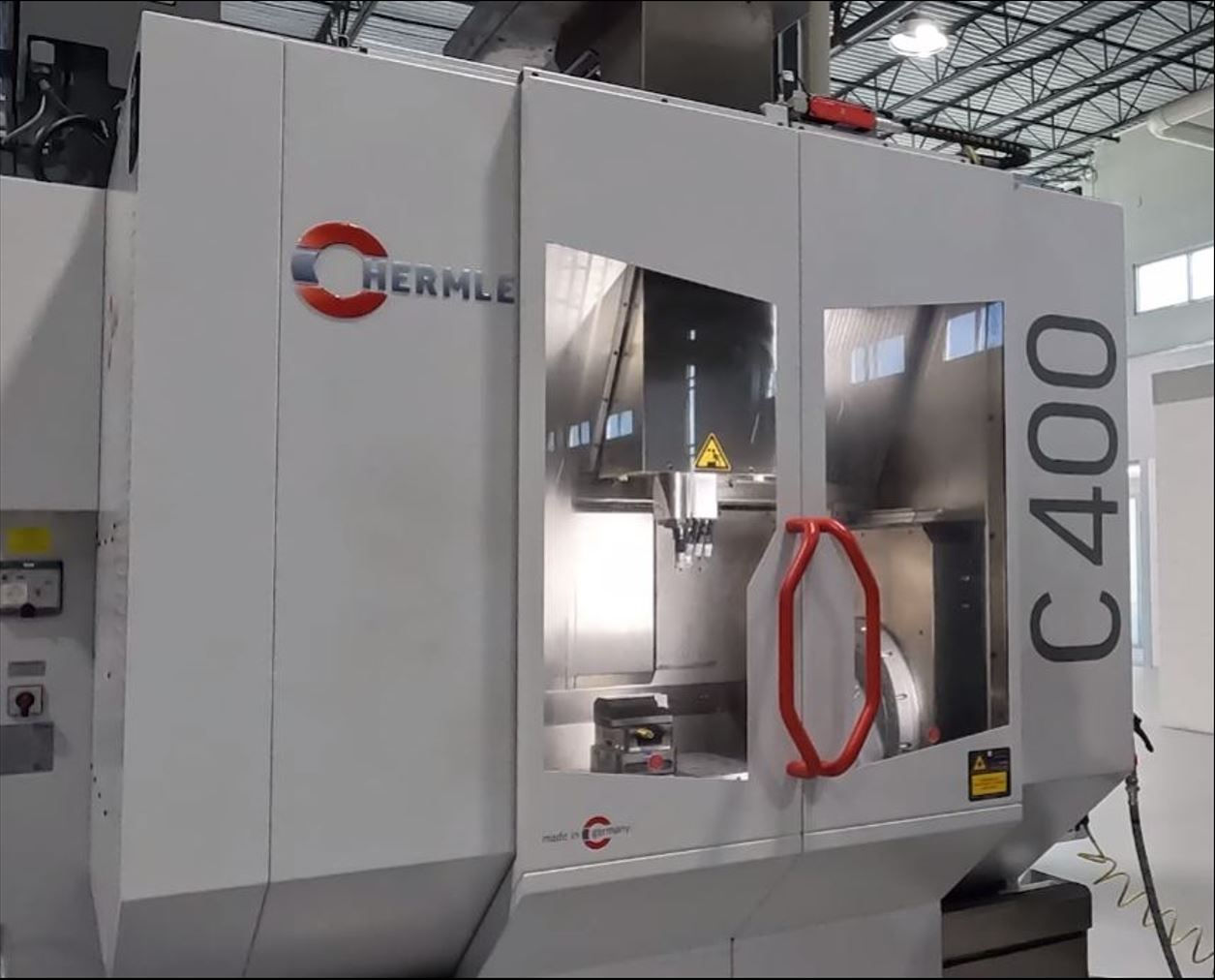 Heavy duty milling capability up to 4400 lbs payload