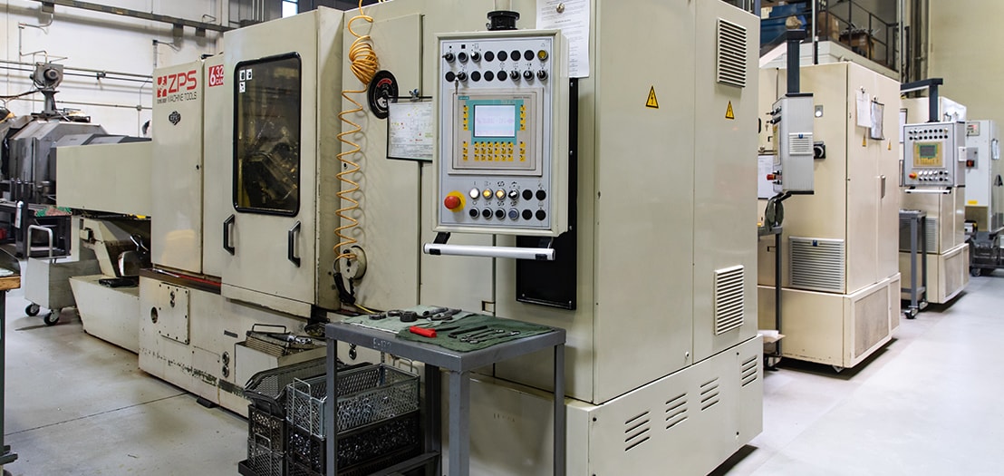 Precision turned components multi-spindle tooling station